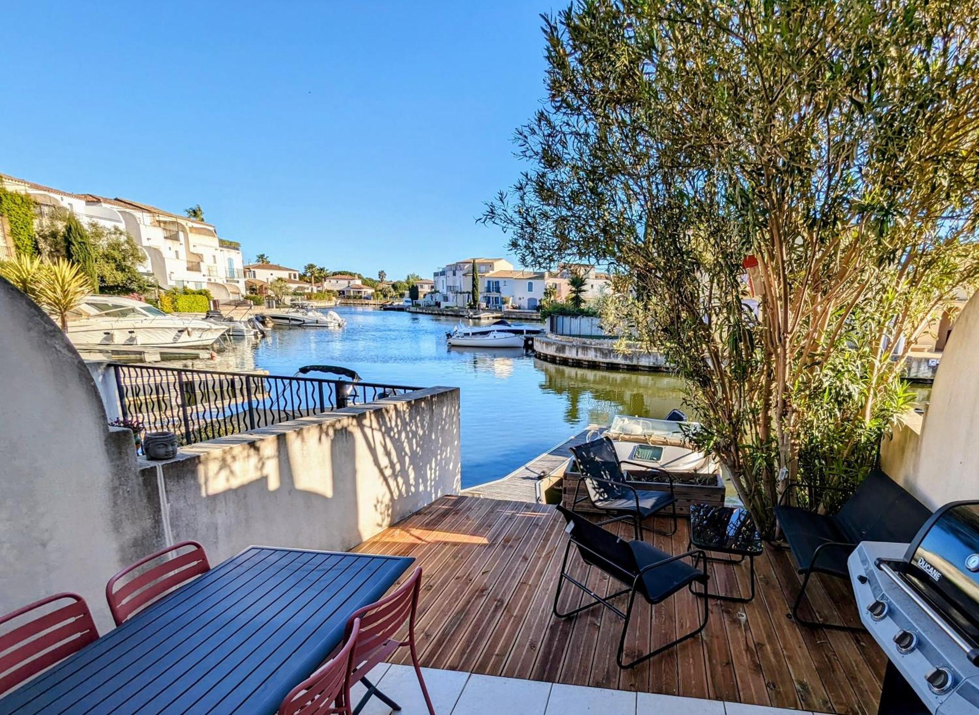 Belle Marina Avec Ponton Et Piscine Collective Holiday home Aigues-Mortes